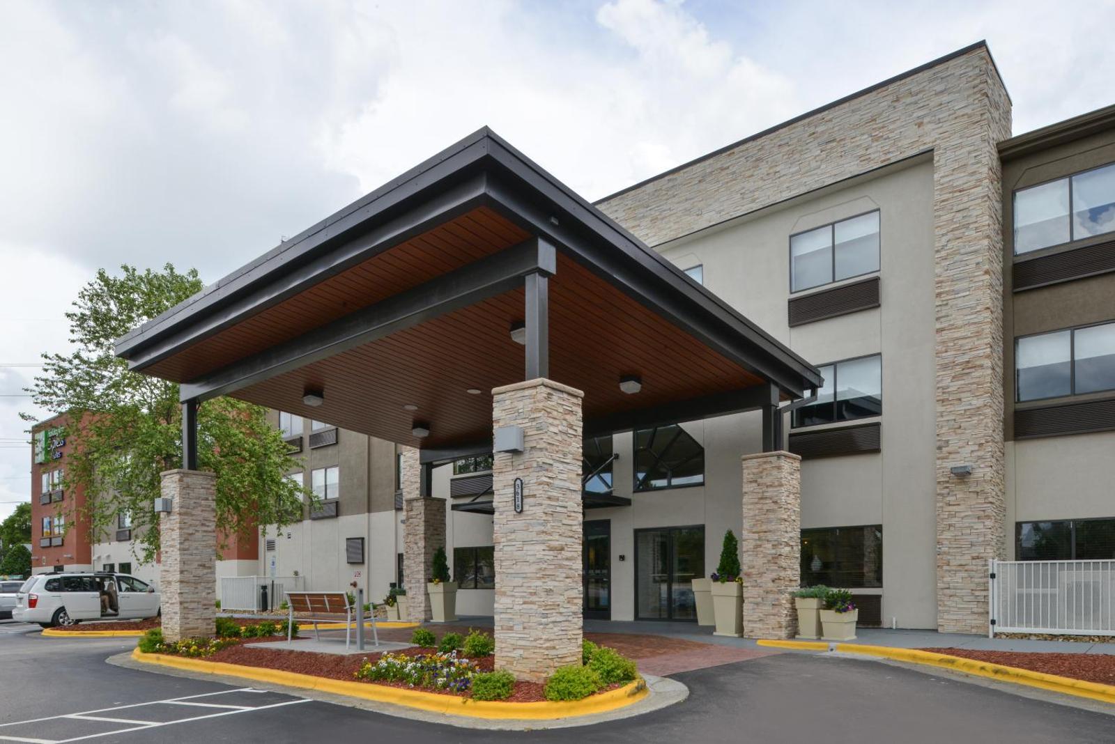 Holiday Inn Express & Suites RALEIGH NE - MEDICAL CTR AREA