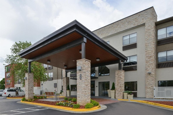 Holiday Inn Express & Suites RALEIGH NE - MEDICAL CTR AREA image 1